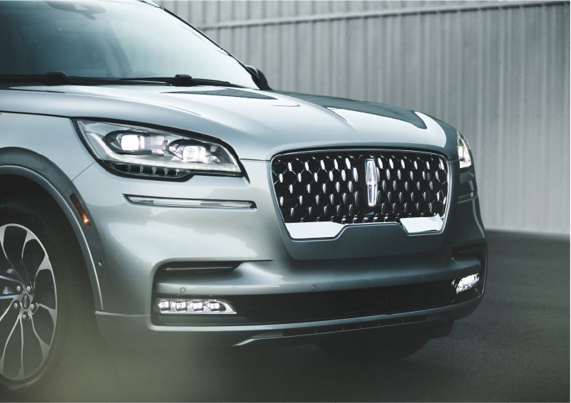 The available adaptive pixel LED headlamps of the 2023 Lincoln Aviator® SUV activated | Boulevard Lincoln in Georgetown DE