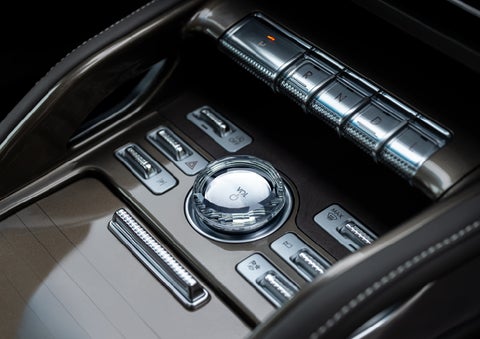 A crystal-inspired volume knob is shown in the center floor console of a 2024 Lincoln Nautilus® SUV. | Boulevard Lincoln in Georgetown DE