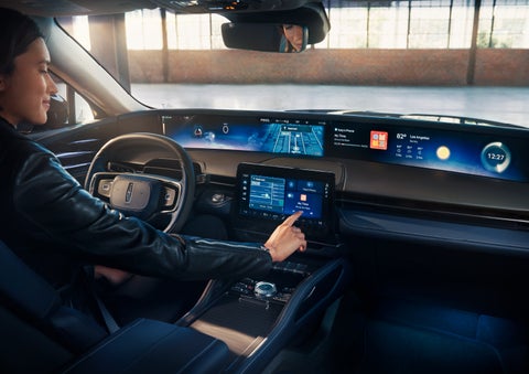 The driver of a 2024 Lincoln Nautilus® SUV interacts with the center touchscreen. | Boulevard Lincoln in Georgetown DE